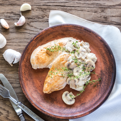 Steaks de poitrine de dindon, sauce aux champignons