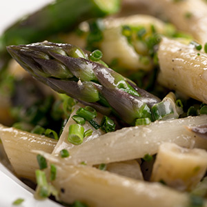 Penne Pasta Salad with Asparagus and Mandarin