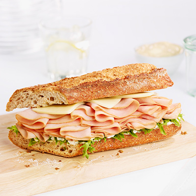 Baguette au jambon cuit lentement et à la mayonnaise au miel