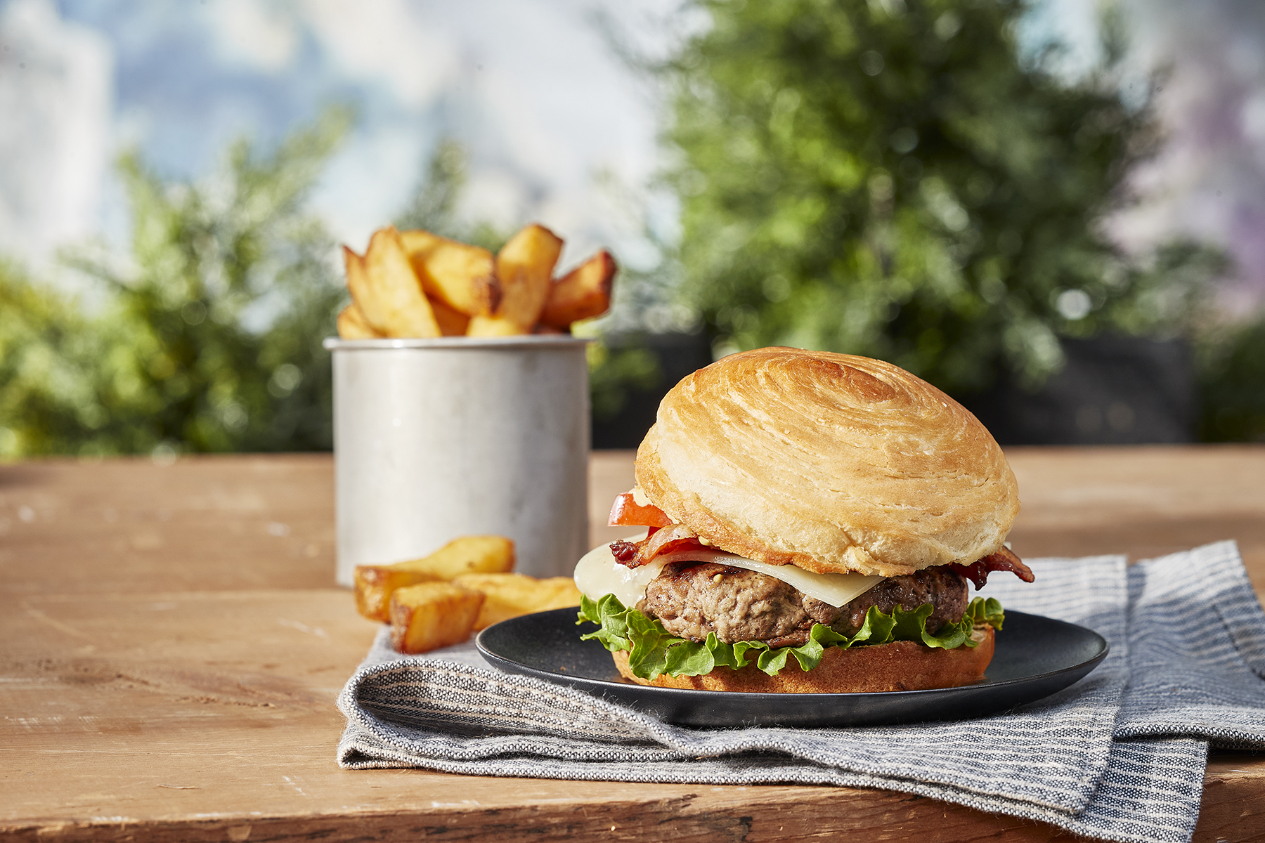 Hamburger Classique sur Petit Pain-Croissant