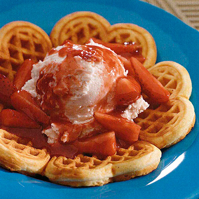 Gaufre à la crème glacée et aux fraises