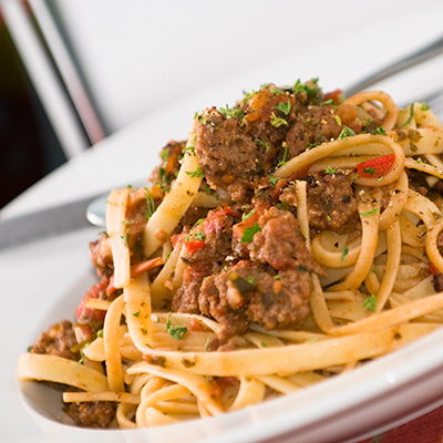 Linguini de veau haché assaisonné, sauce tomate