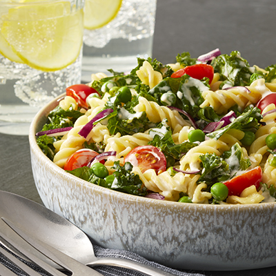 Salade de pâtes César au chou frisé